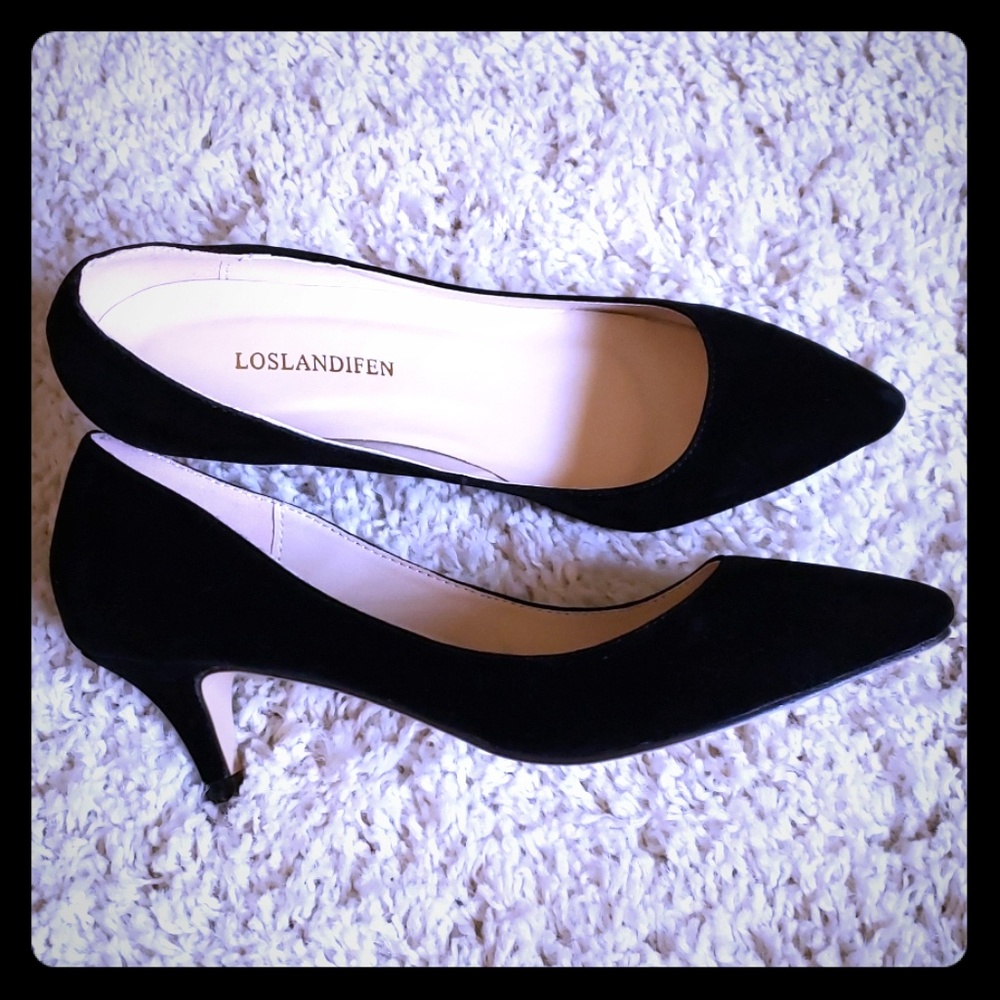 Brand new black point toe pumps